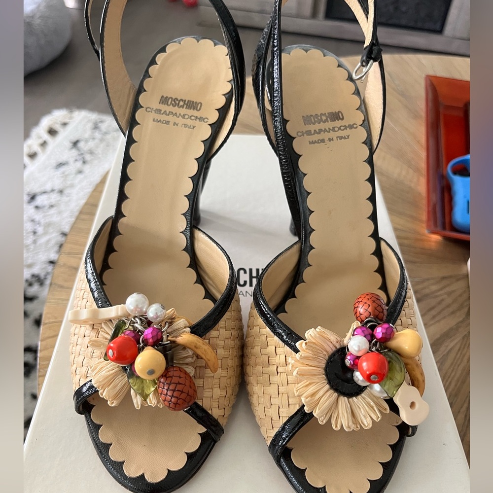 MOSHINO natural and black heels size with fruit basket 39